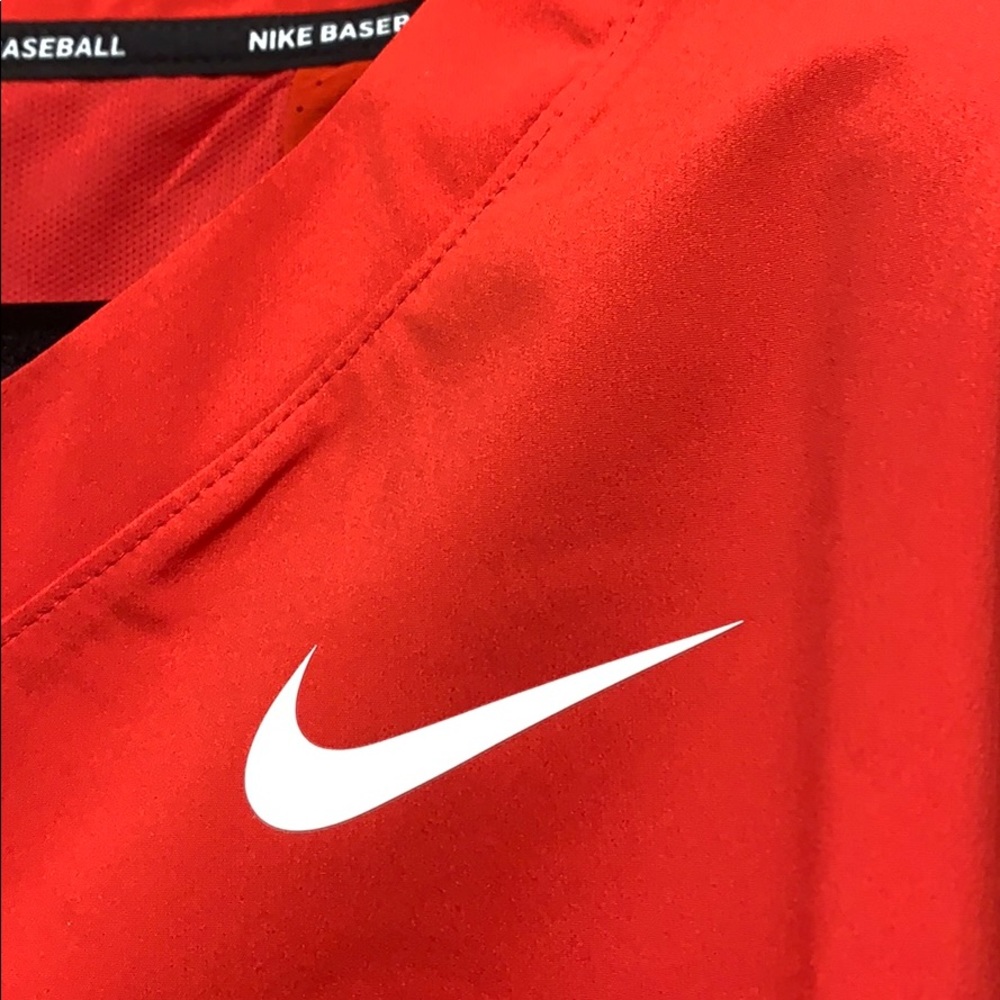 Nike really cool V Neck sportswear super unique! - Picture 3 of 8
